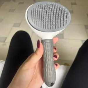 Ontvangen Zelfreinigende Hondenhaar Verwijderborstel van klant S***m.