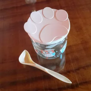 Ontvangen siliconen hondenvoer blikdeksel & lepel set van klant E*****u.