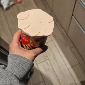 Ontvangen siliconen deksel voor hondenvoer en lepel set van klant M*****n.